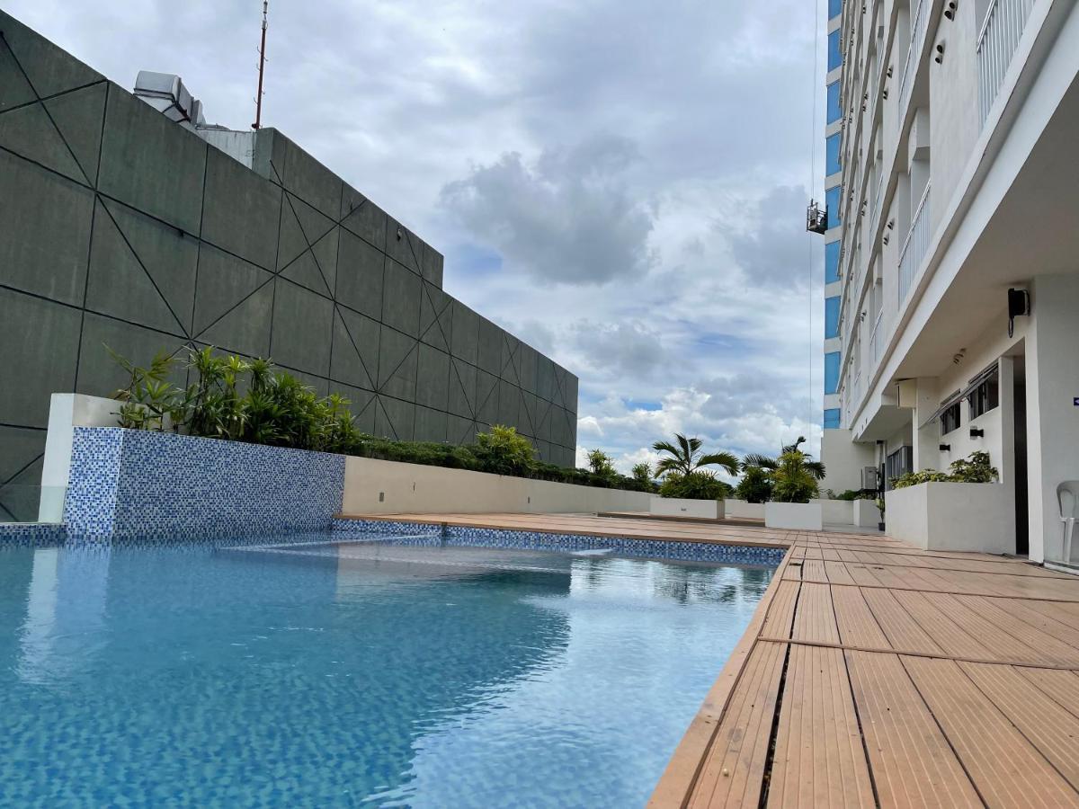Inspiria Aparthotel Davao Luaran gambar