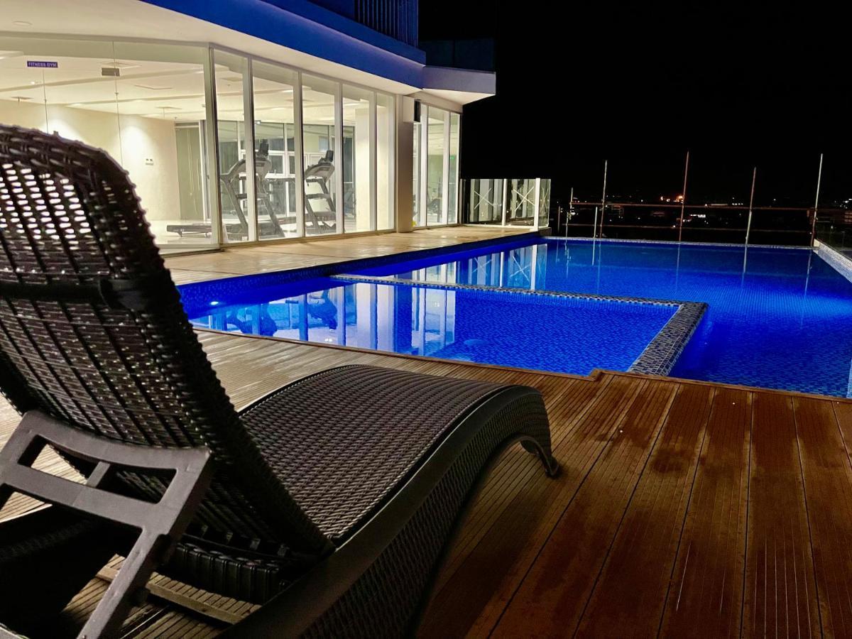 Inspiria Aparthotel Davao Luaran gambar
